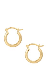 Guldörhängen med en slät, rund design och ett säkert lås. Ytan är glänsande och reflekterar ljus med en polerad finish.