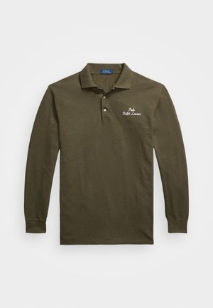 Alyvuogių žalia ilgomis rankovėmis polo marškiniai, pagaminti iš medvilnės, su apykakle, trimis mygtukais ir išsiuvinėtu "Polo Ralph Lauren" logotipu.