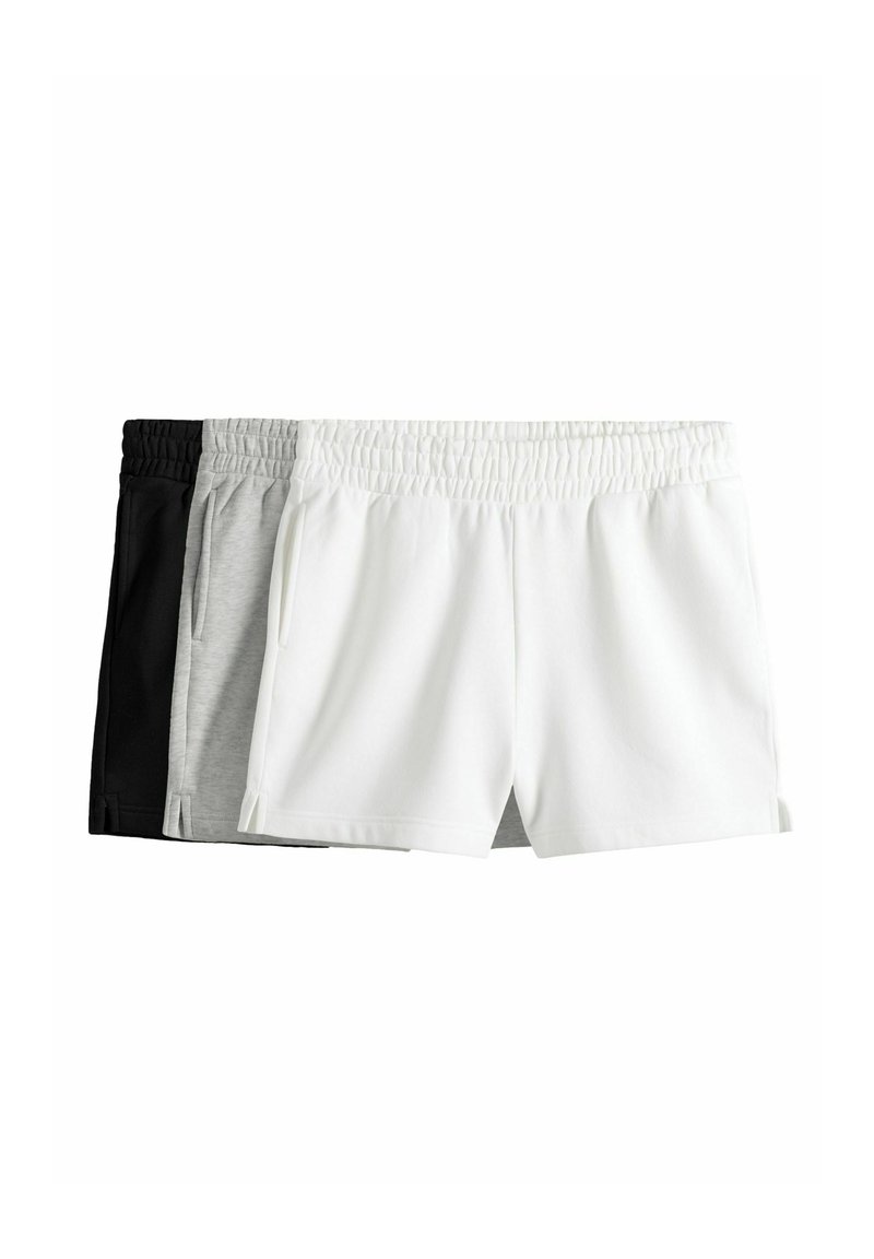 Tre par shorts utställda: svart, grå och vit. Tillverkade av mjukt tyg med elastiskt midjeband och sidfickor. Kort längd.