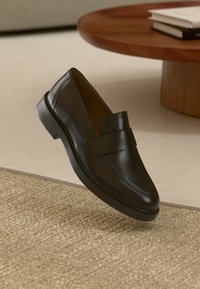 LEATHER - Zakelijke loafers - chocolate