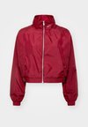 SPORTSWEAR - Skraistė  - team red