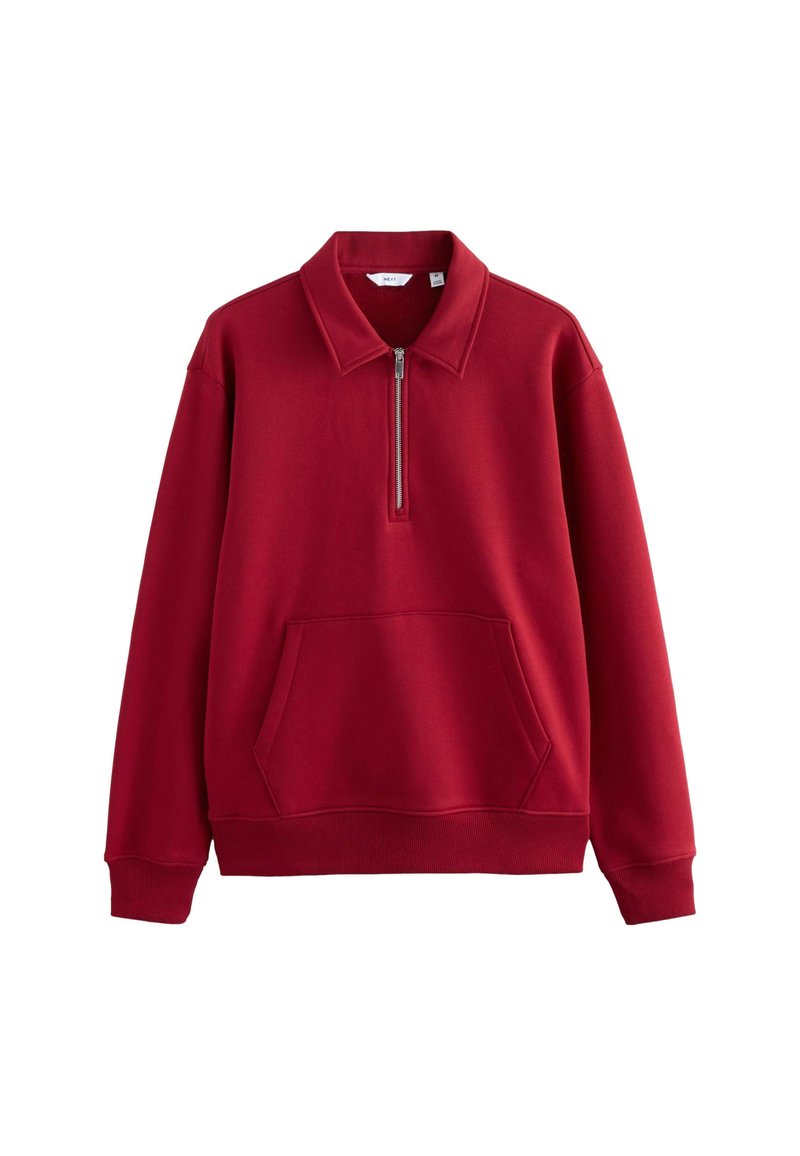 Rød langærmet pullover med krave, halv lynlås foran og kenguruland, lavet af tykt sweatshirtmateriale.