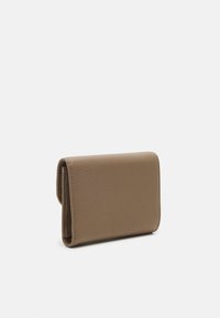 Coccinelle Portafoglio - warm taupe