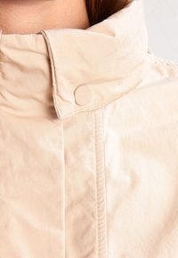 Bench Tunn jacka - beige