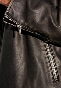 Next REGULAR FIT - Imiteret læderjakke - black
