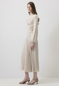 Thumbnail Image 4