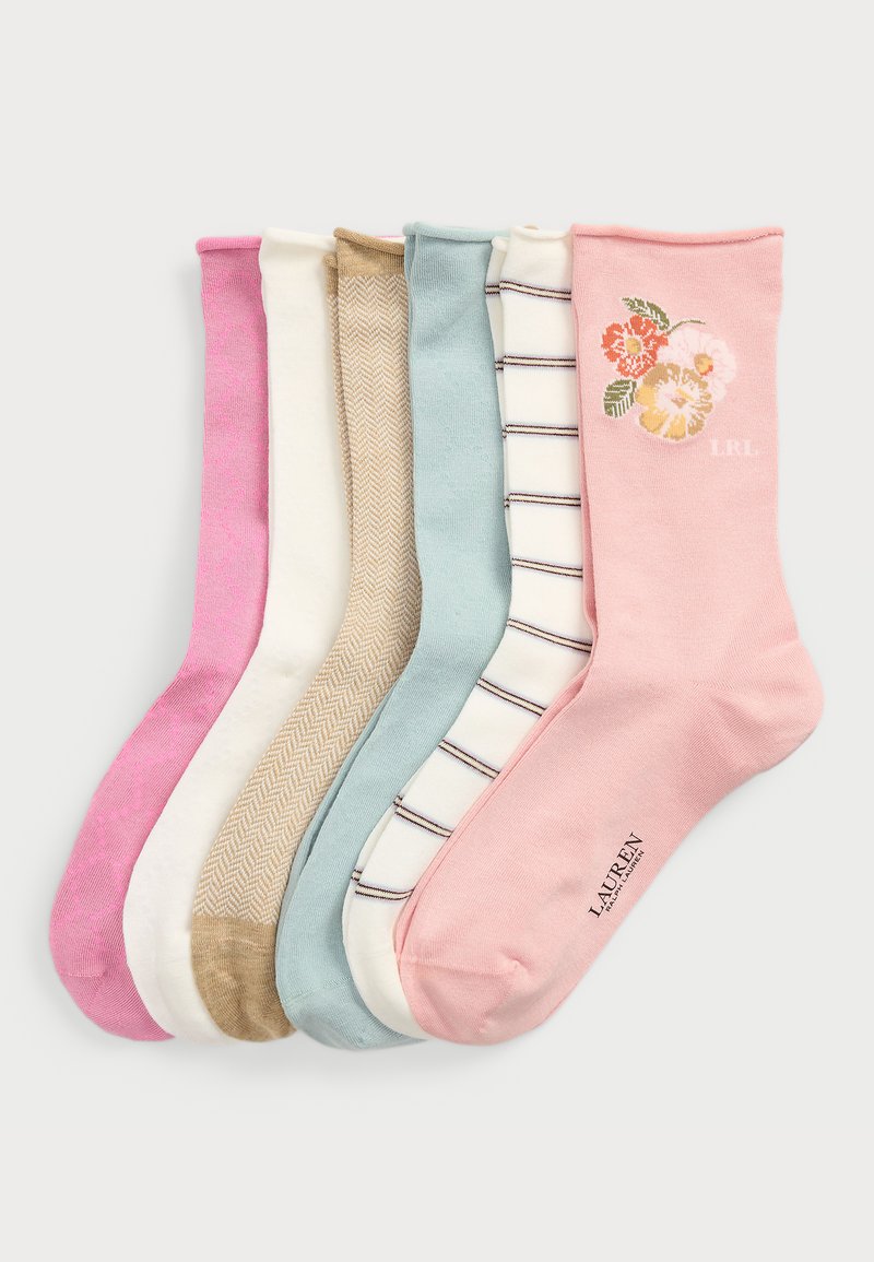 Set od šest pari čarapa u raznim bojama: ružičasta, bež, bijela, svijetloplava i uzorci. Jedna čarapa ima cvjetnu vez i prugasti dizajn.