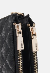 Guess YARMILLA SLG DBL ZIP ORGANIZER - Denarnica - black
