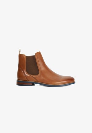 Heren tan leren Chelsea boot met elastische zijpaneel en trekband, lage gestapelde hak en ronde neus.