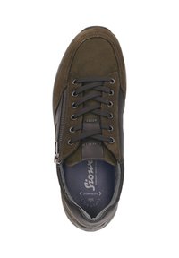 Dunkelolivfarbene Leder Turnschuhe mit strukturierten Oberflächen. Ausgestattet mit Schnürung, seitlichem Reißverschluss und kontrastierenden grauen Akzenten.