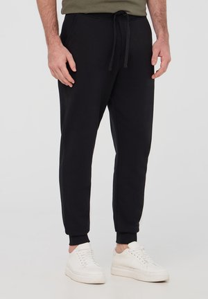 - Spodnie treningowe