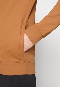 HUGO DAPLE - Camisola com fecho - medium brown