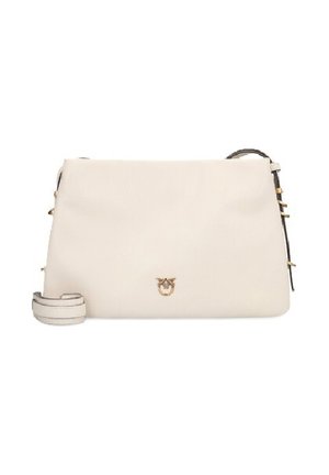 Sac bandoulière rectangulaire de couleur crème avec une fine sangle réglable et un petit logo doré centré sur le devant.