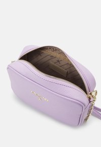 Patrizia Pepe HANDBAG - Bandolera - lilac bloom