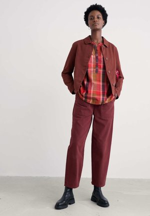 COOMBE LANE - Suvejakk - red oakwood