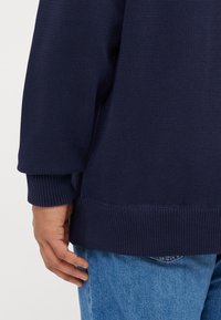 Tommy Hilfiger CHUNKY C NECK - Jersey de punto - desert sky