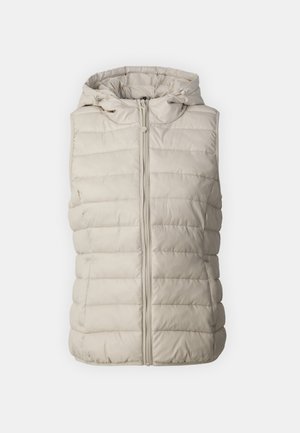 Lett, polstret vest i beige med glidelås foran og justerbar hette. Har horisontale sømmer og en jevn tekstur.
