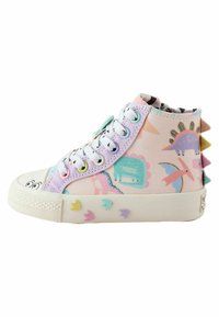Scarpe alte con un motivo di dinosauri pastello, dotate di lacci bianchi, suola in gomma e punte colorate sul tallone.
