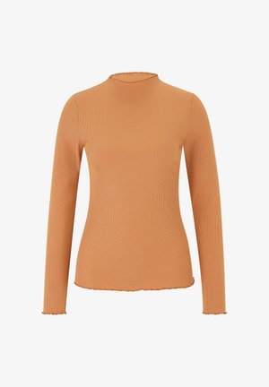 Langsleeve top in verbrand oranje, gemaakt van ribstof. Heeft een hoge hals met gerimpelde afwerking en een iets gebogen zoom.