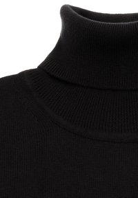 Pull à col roulé noir en tissu tricoté côtelé. Présente un col montant et une texture douce, mettant en valeur une coupe ajustée et près du corps.