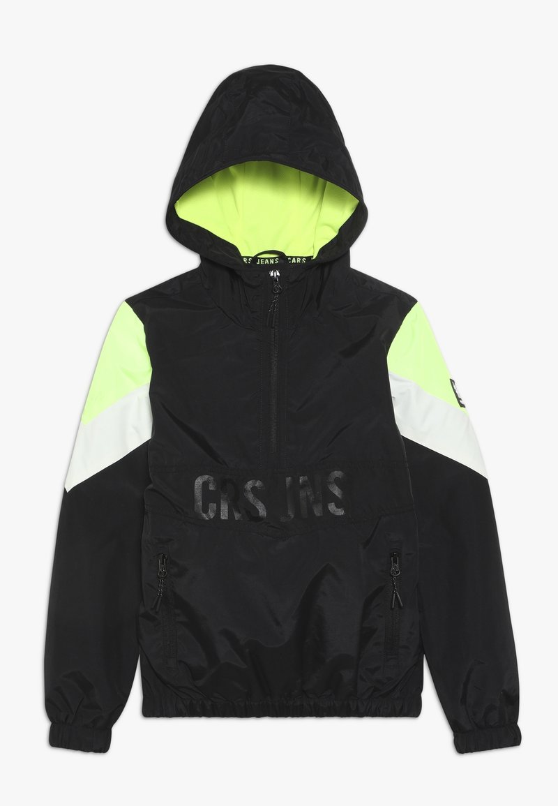 Černá větrovka s kapucí, s akcentními panely v neonově žluté a bílé barvě, předním zipem, elastickými manžetami a výrazným textovým motivem na přední straně.