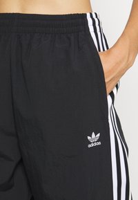 adidas Originals ADICOLOR CLASSICS LOCK-UP - Verryttelyhousut - black
