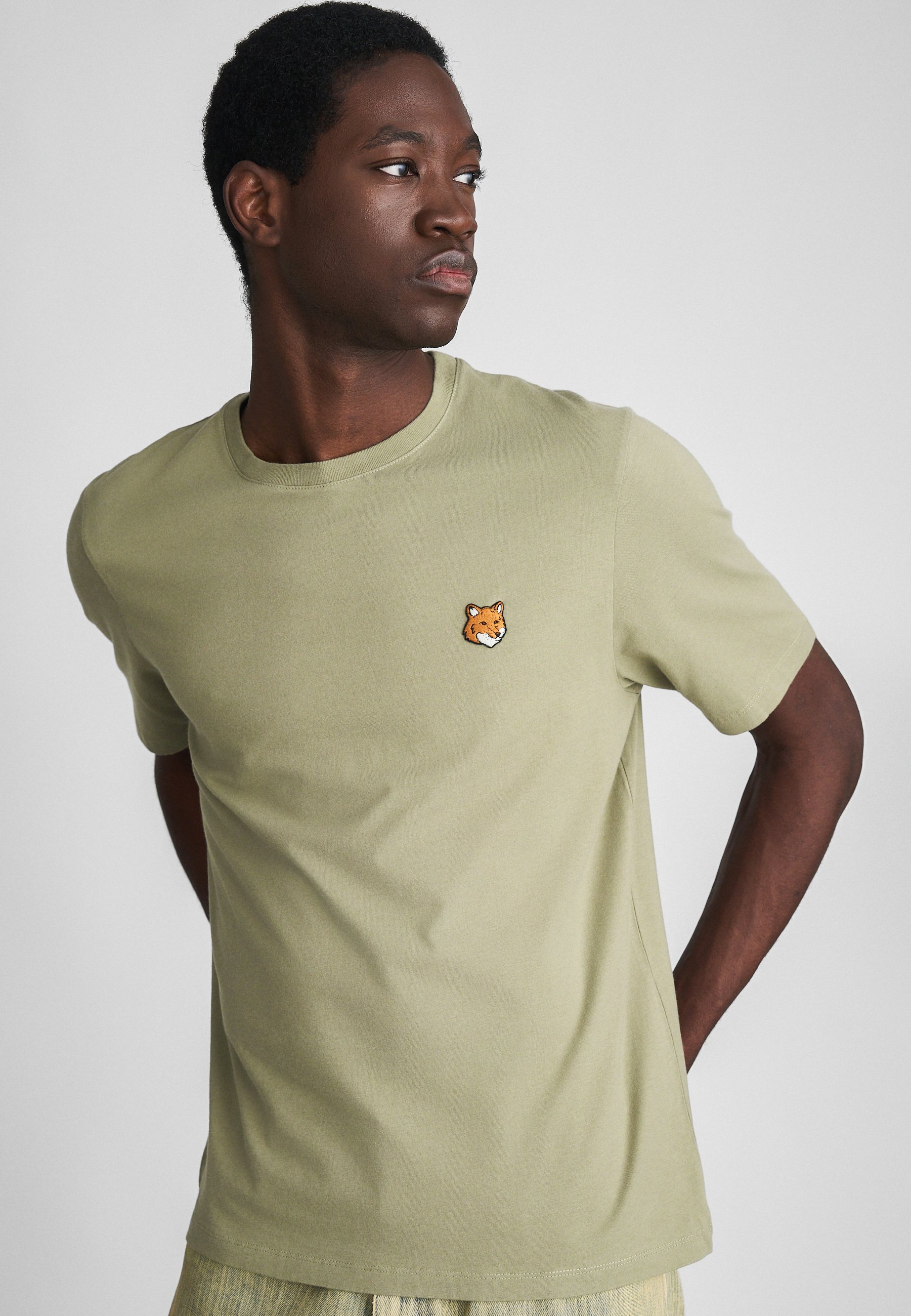 MAISON KITSUNÉ Tシャツ ライトオリーブグリーン メンズSサイズ Maison Kitsuné FOX HEAD REGULAR TEE - Basic T-shirt - laurel green