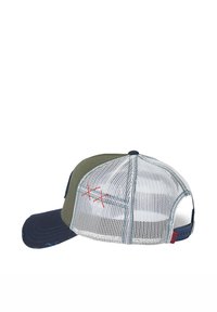 Casquette de baseball verte et marine avec un dos en filet, visière courbée et accents de broderie rouge. Fermeture à pression ajustable à l'arrière.