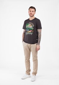 Key Largo MT JOURNEY ROUND - Camiseta estampada - anthra