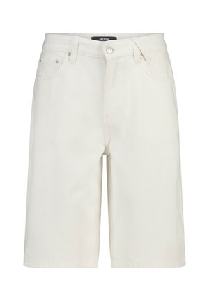 Shorts di denim bianchi fino al ginocchio con bottoni frontali, cerniera, passanti per cintura e tasche anteriori.