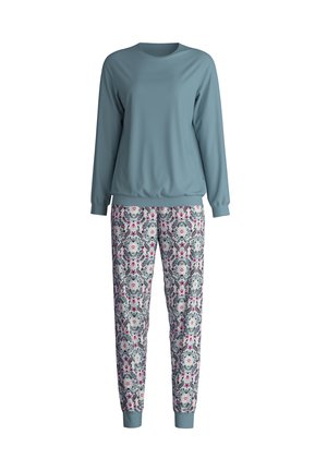 Hellesblaues Langarmoberteil mit rundem Halsausschnitt, kombiniert mit gemusterten Jogginghosen, die florale und geometrische Designs in Rosa und Grau aufweisen.