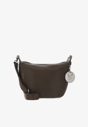 Sac bandoulière en cuir marron avec finition texturée, fermeture à glissière, sangle réglable et ferrures argentées avec un accent de médaillon rond.