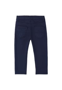 Pantalones capri de mezcla de algodón en azul marino, con diseño de cinco bolsillos, detalles de costura en los bolsillos traseros y una textura suave.