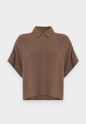Chemise marron à manches courtes en tissu léger, avec un col classique et une fermeture boutonnée devant, ourlet raccourci et coupe décontractée.