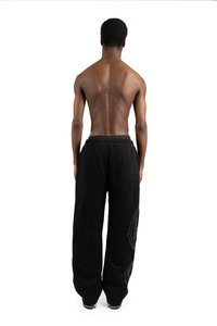 FAVELA JOGGER - Verryttelyhousut - black