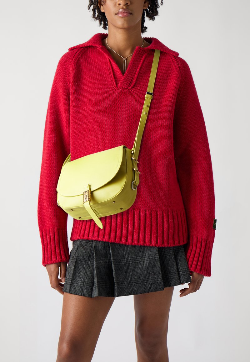 Pinko SADDLE CLASSIC - Τσάντα χιαστί - lime/antique gold-coloured