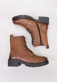 Sandra Fontán GARVANIE - Botines con plataforma - camel