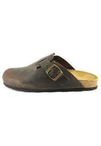 Zoccoli in pelle marrone con fibbia regolabile, apertura posteriore, soletta in sughero e suola in gomma. Presentano una finitura liscia con una leggera lucentezza.