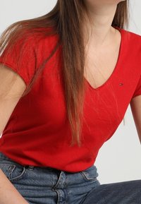 Tommy Jeans Jednoduché tričko - red