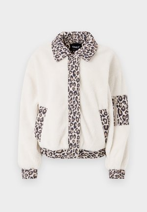 Faux fur jas in crème met een kraag en accenten van luipaardprint. Heeft twee voorzakken en elastische manchetten voor een getailleerde look.