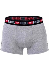Graue Baumwoll-Boxershorts mit schwarzgummiertem Bund, der das rote "DIESEL"-Logo zeigt. Seitliche Akzente in Schwarz, taillierte Passform mit einer konturierten Tasche.