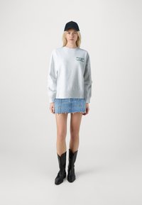 Abercrombie & Fitch Logo Crew Sweatshirt - Ikdienas džemperis - grey heather