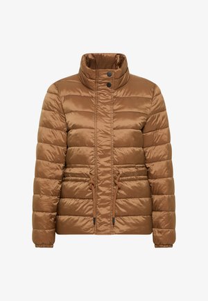 Barna pufferszövet kabát magas gallérral, steppelt textúrával, két elülső zsebbel, húzózsinórral ellátott derékkal és fekete patentgombokkal.