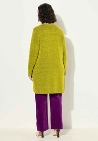 Ulla Popken OPEN SHAPE LONG SLEEVE - Strickjacke - avocado green