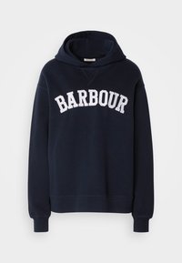 Sweater azul marinho feito de tecido suave, com um bolso canguru à frente, apresentando "BARBOUR" em letras brancas ousadas no peito.