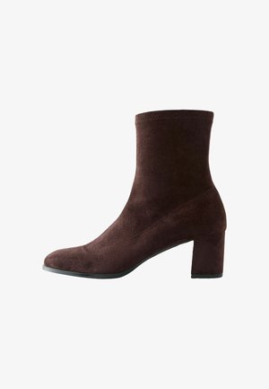 Next, REGULAR FIT - FOREVER COMFORT® ROUND TOE SOCK ANKLE BOOTS - Klasické členkové čižmy - chocolate brown
