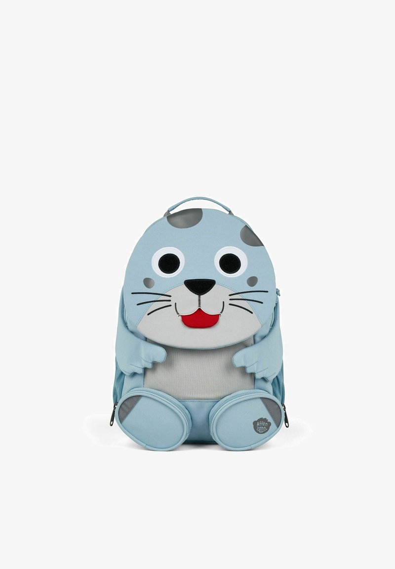 Rucksack für Kinder in Form eines blauen Seehundes, mit großen Augen, Schnurrhaaren und flossenähnlichen Seiten. Hergestellt aus strukturiertem Stoff mit Reißverschlusstaschen.