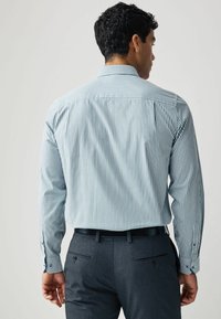 Next TRIMMED FIT SINGLE CUFF - REGULAR FIT - Camicia - white teal blue stripe