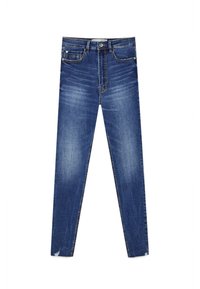 Jeans skinny de denim azul con un ligero desgaste en los muslos y pequeños detalles desgastados cerca de los dobladillos de los tobillos, con bolsillos delanteros y cierre de botón.