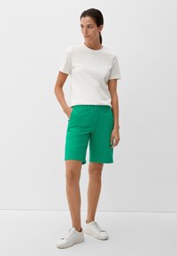 s.Oliver REGULAR BERMUDA - Shorts - grün
